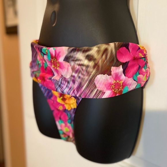 “NANETTE LEPORE” Playa Tropical Floral Bikini - Picture 10 of 15